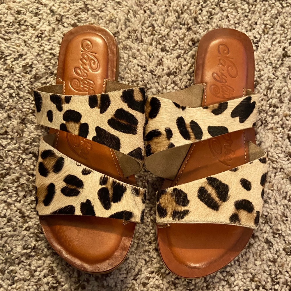 Naughty monkey sandals!